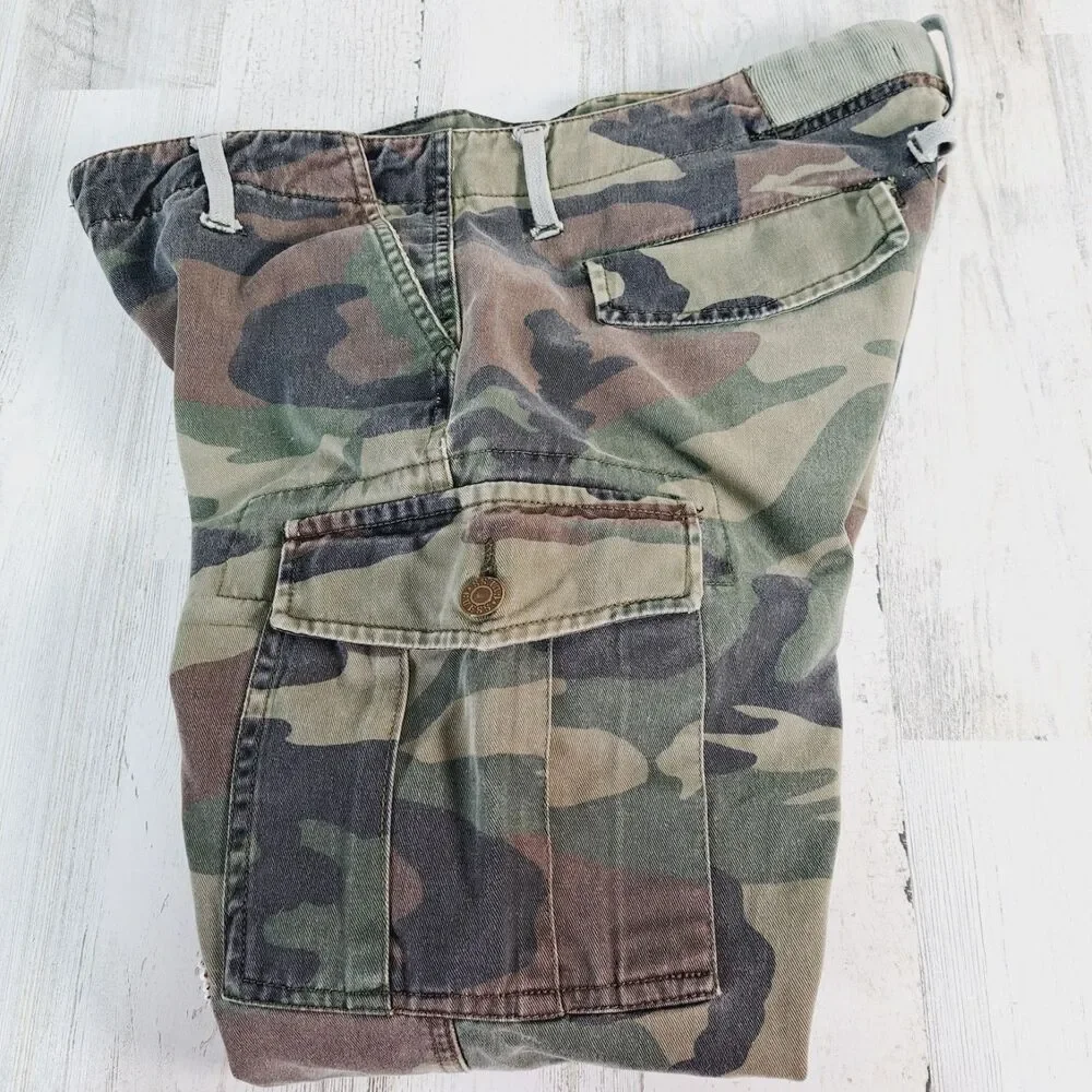 VTG Y2K Guess Camo Cargo Capri Pants Womens Sz 29 Embroidered Flowers Military - Picture 3 of 16